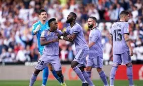 اشک ریختن وینیسیوس هنگام توهین نژادپرستانه هواداران والنسیا/ خشم فدراسیون فوتبال اسپانیا از هواداران/ ویدئو

