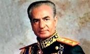 محمدرضاشاه در حال زیارت حجرالاسود ۱۳۴۷ خورشیدی/ عکس