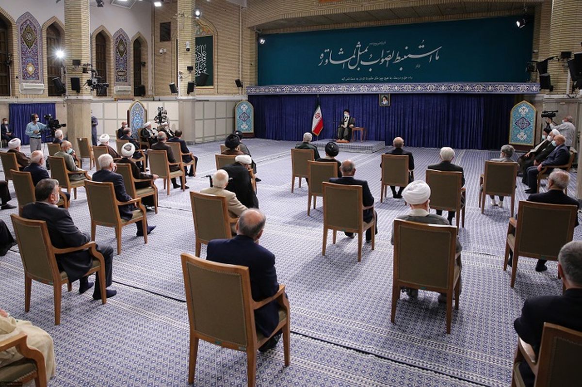 با کسانی که هیجان زده به خیابان آمدند کار فرهنگی انجام گیرد/ تا جای ممکن فضا نباید امنیتی شود