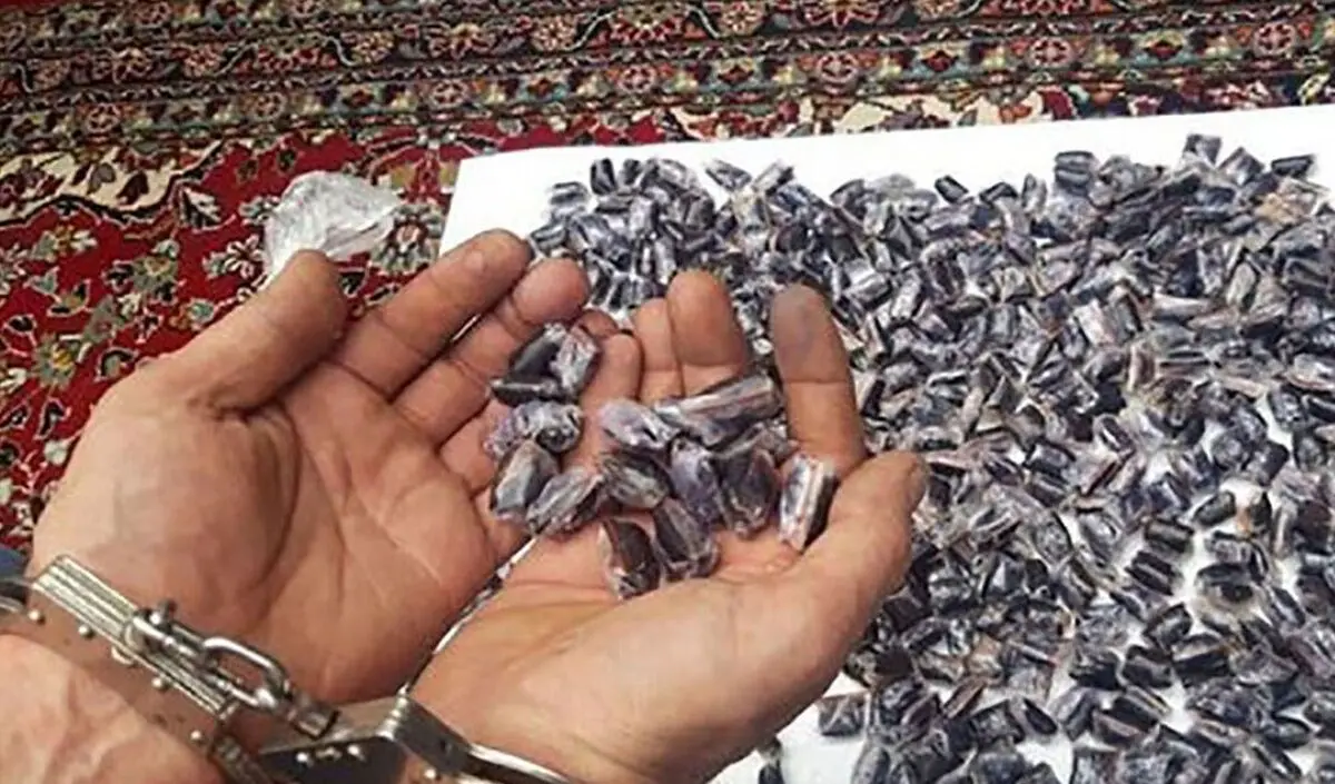 معده تریاکی این مرد لو رفت/ 290 بسته تریاک فقط در یک معده