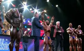 هادی چوپان: آرزویم بود با آرنولد عکس داشته باشم اما امروز کاپ قهرمانی از او گرفتم/ آرنولد: سال بعد ۵۰۰ هزار دلار جایزه گذاشتیم دوباره بیا!/ ویدئو

