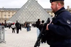 سرقت لوور کار پوتین است؟