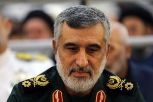 سفر در زمان؛ «سردار سلامی، حاجی زاده، سیاری، فدوی، موسوی» در بیت رهبری؛ سال 93/ عکس