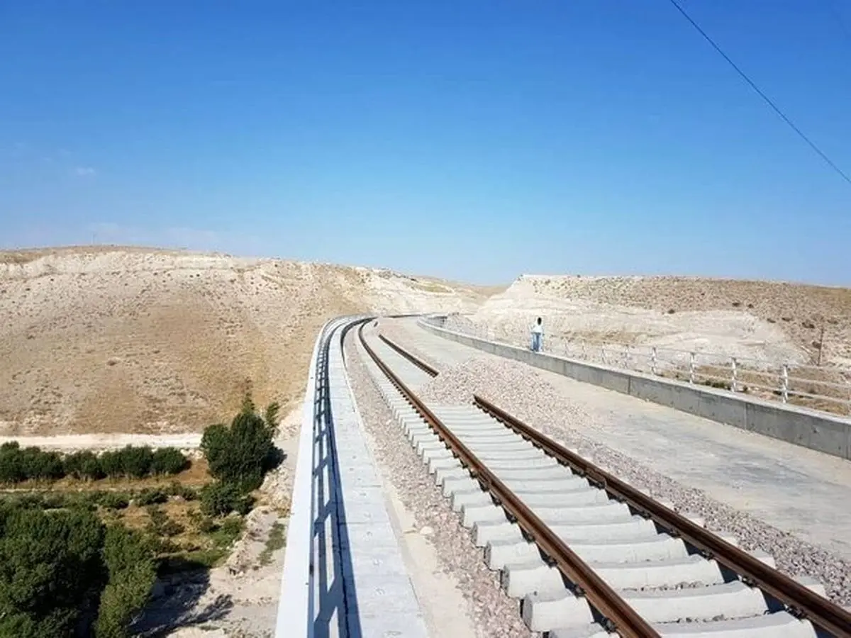 افتتاح خط راه‌آهن اردبیل به میانه به طول ۱۷۳ کیلومتر توسط پزشکیان
