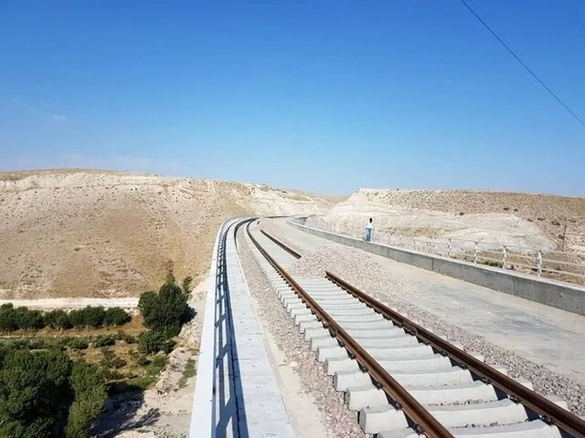 افتتاح خط راه‌آهن اردبیل به میانه به طول ۱۷۳ کیلومتر توسط پزشکیان
