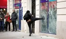 ایرانی هایی که یک‌شبه مسلط به زبان فرانسوی شده‌اند!/ موج کنایه و شوخی کاربران ایرانی با اعتراضات در فرانسه