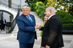 نتانیاهو به ترامپ گفت که ایرانی‌ها از موشک‌ها و نیرو‌های نیابتی دست نخواهند کشید/ در موضوع هسته‌ای هم می‌کوشند گزینه از سرگیری پروژه در آینده را حفظ کنند»/ ترامپ تصمیم گرفته به مذاکرات تا ۲ ماه فرصت بدهد