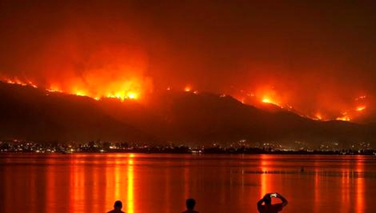 آتشسوزیهای کالیفرنیا؛ فرار ستارگان هالیوود از خانههایشان/شمار قربانیان آتشسوزی در لسآنجلس به ۱۰ نفر رسید/ ویدئو