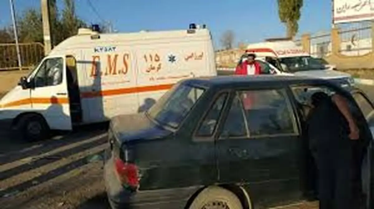 مصدومیت پنج دانش‌آموز کرمانی در پی برخورد پژو ۴۰۵ و پراید 