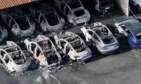 ۱۷ دستگاه خودروی تسلا در رم به آتش کشیده شد/ ویدئو