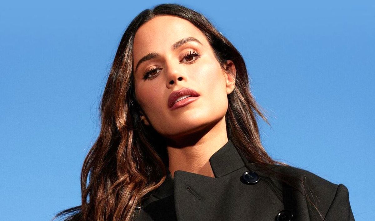 دختر ایرانی که امپراتور زیبایی آمریکا شد | وقتی یک ایرانی دنیا را زیباتر میکند | شینا زاده کیست؟