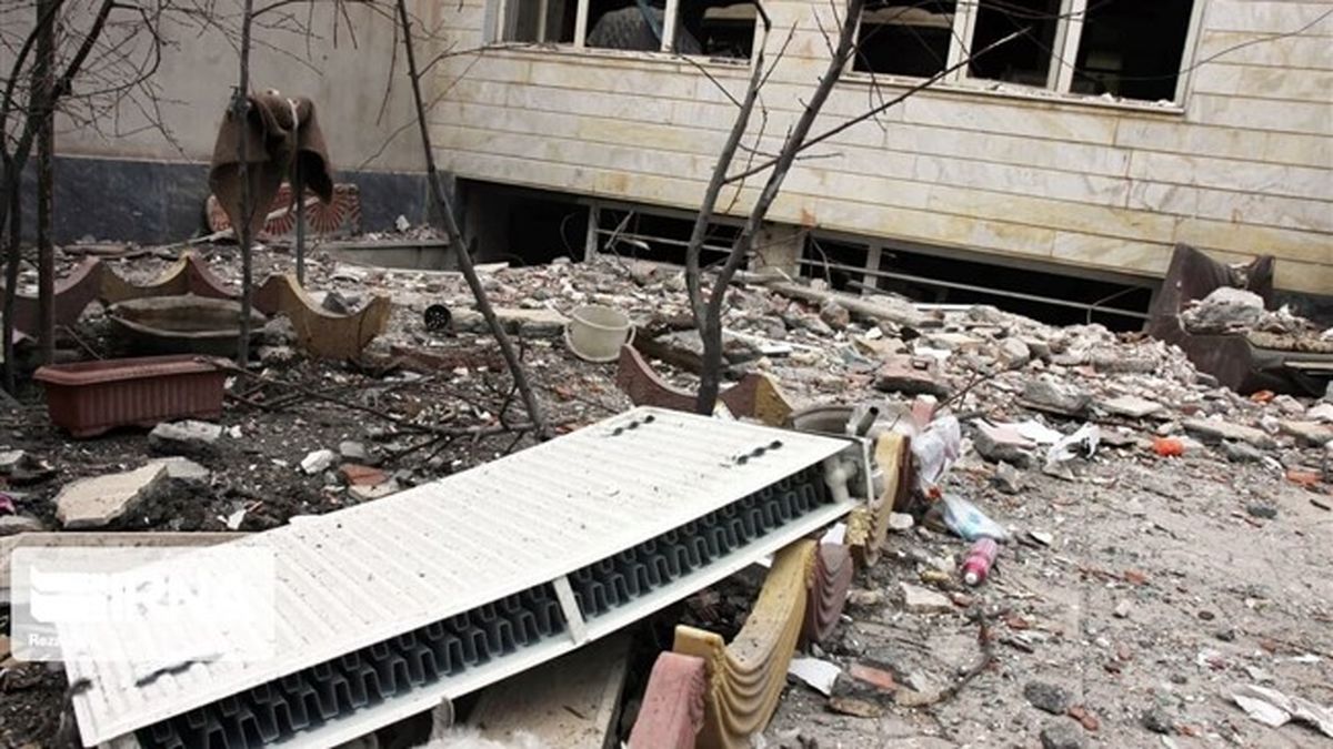 مرگ پدر و کودک در انفجار شی بجا مانده از جنگ تحمیلی در حیاط خانهای در دهلران