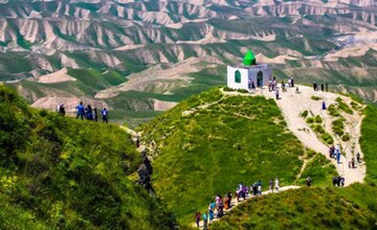 قبرستانی عجیب با مقبرههای مرموز، سفر به این منطقه دیدنی را از دست ندهید