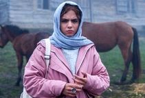 تیپ متفاوت سارا حاتمی بازیگر 20 ساله فیلم آبی روشن در زمین تنیس