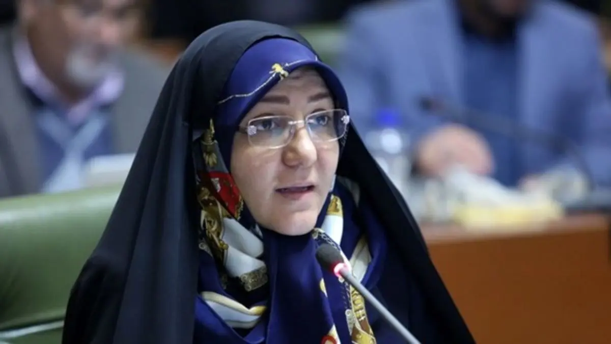 رهبر انقلاب حامی دولت هستند و هرکس چوب لای چرخ دولت بگذارد راه به جایی نمی‌برد
