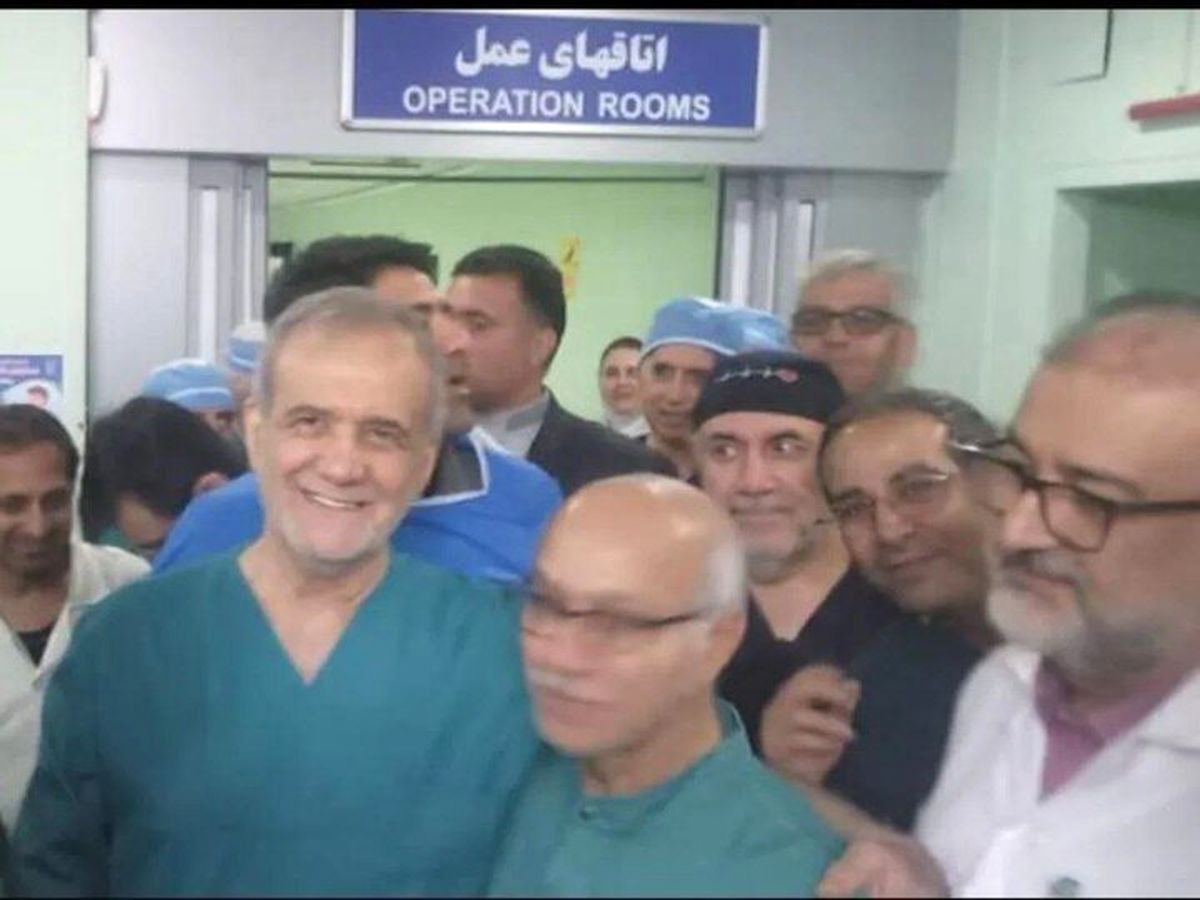  چرا عمل جراحی پزشکیان در تبریز به مذاق برخی خوش نیامد؟/ سیاستمداران، دیگر پزشک نباشند؟ 