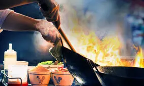  لحظه وحشتناک انفجار آشپزخانه بر اثر بی‌احتیاطی آشپز/ ویدئو 