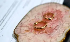 ازدواج مرد ۱۰۰ ساله با زن ۱۰۲ ساله در خانه سالمندان/ عکس

