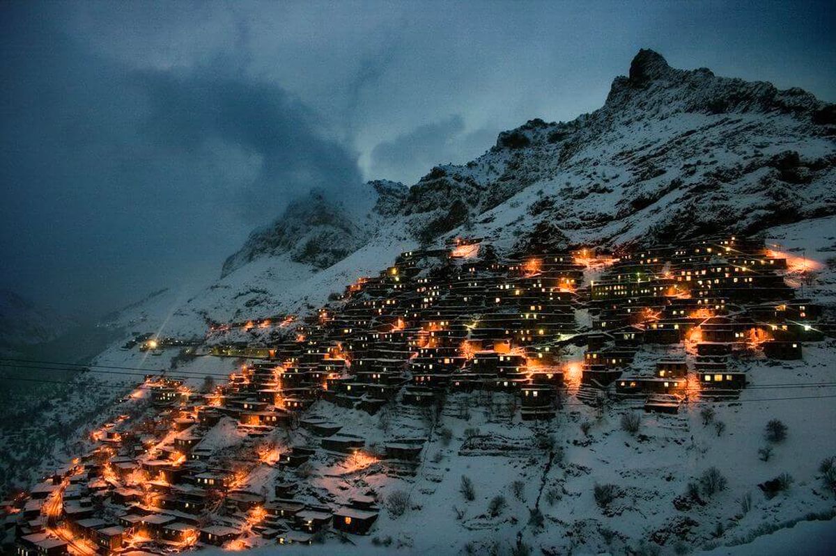 روستایی در ایران که شبها مانند اکلیل میدرخشد