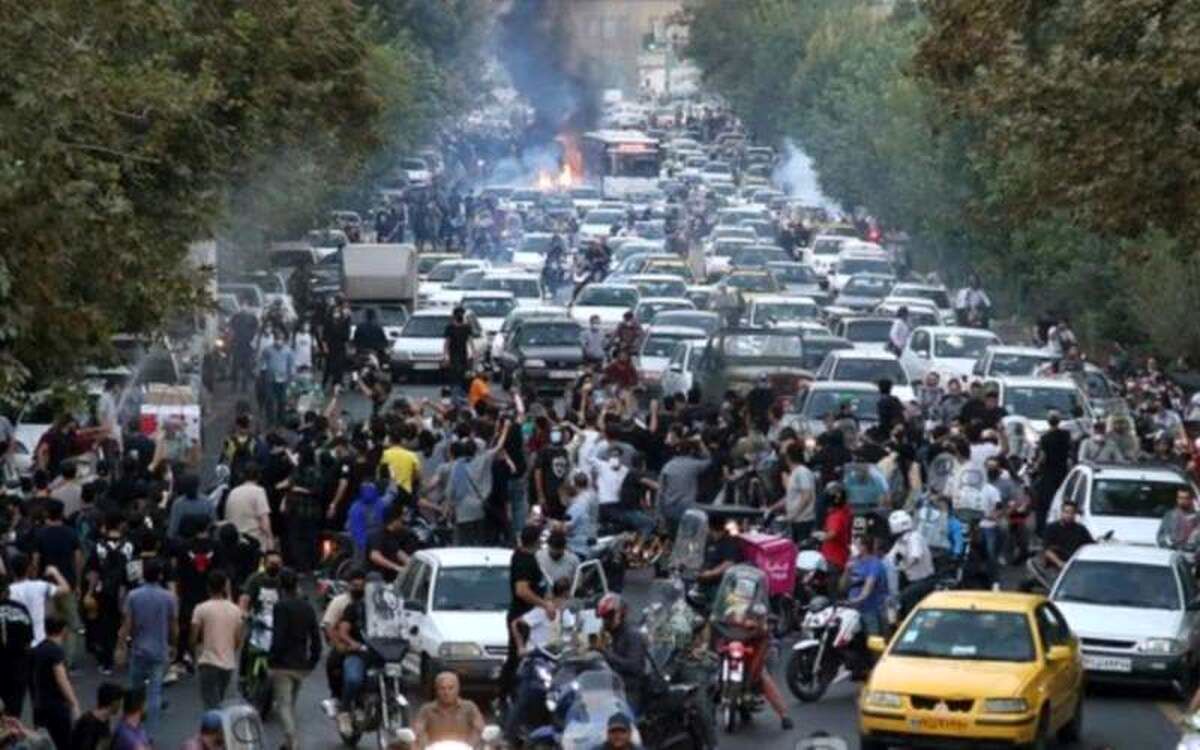 احمد بخارایی: اگر وضع اقتصاد خوب بود نیمی از معترضان به خیابان نمیآمدند