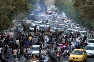 احمد بخارایی: اگر وضع اقتصاد خوب بود نیمی از معترضان به خیابان نمی‌آمدند