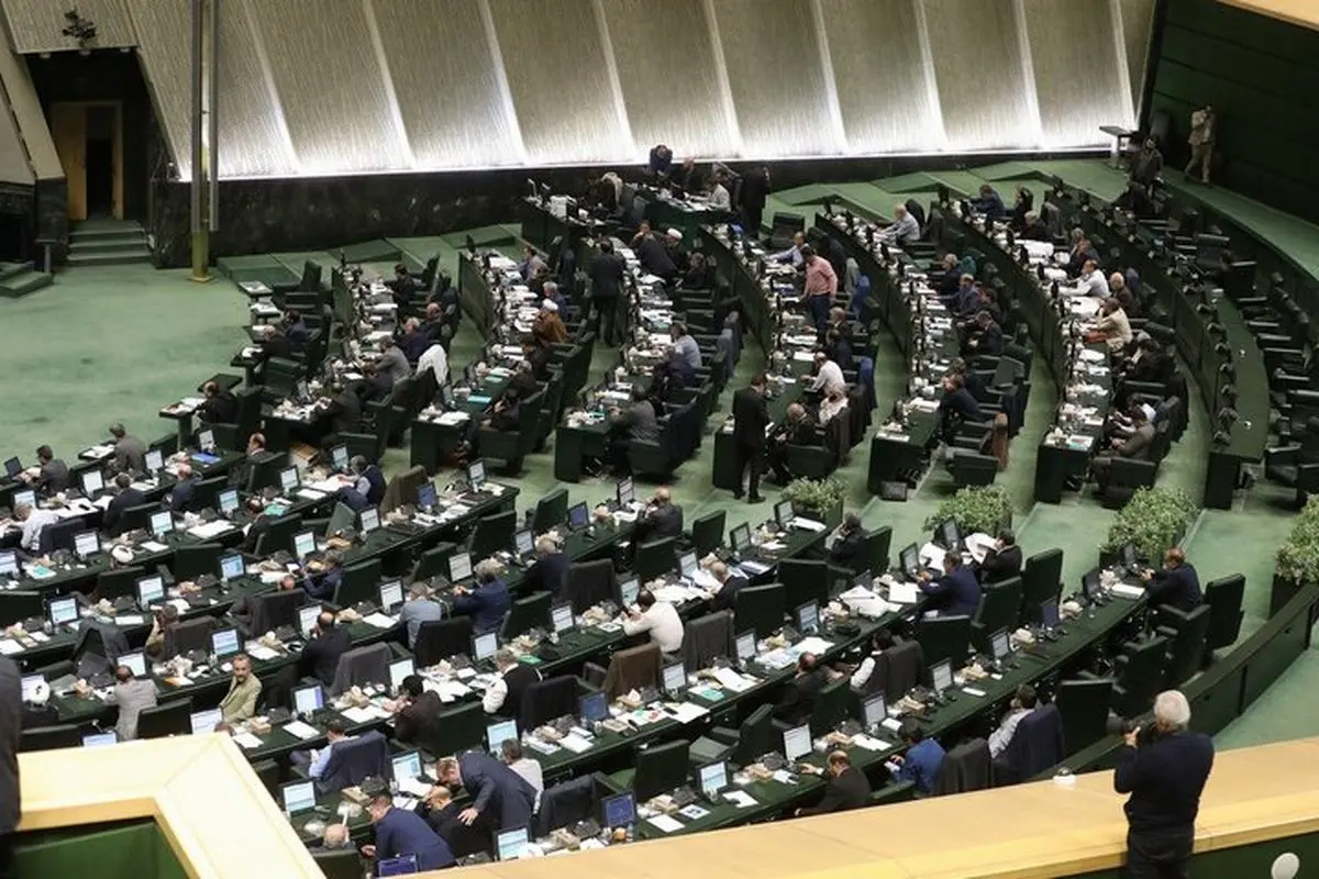 تذکر کتبی ۳۸ نماینده به رئیس‌جمهور؛ ساماندهی کارکنان دولت اجرا شود

