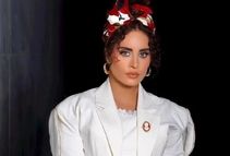 سفر پرحاشیه الناز شاکردوست بعد از مرد شدنش در حال استراحت در ساحل