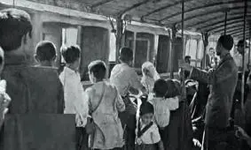 سفر به تهران قدیم؛ دستفروشی در ماشین دودی مثل مترو