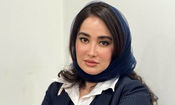 تصاویر از بهاره افشاری با استایلی متفاوت و جذاب در پشت صحنه یک اثر نمایشی