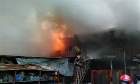 آتش‌سوزی گسترده در بازارچه امین نقده / خسارت به ۱۱۰ باب مغازه و مصدومیت دست کم ۱۵ نفر / درخواست کمک از شهر‌های هم‌جوار/ ویدئو