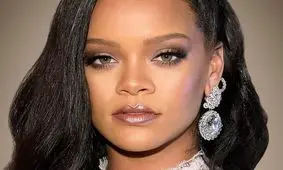 عاشقانه‌های خواننده مشهور و همسرش در خیابان