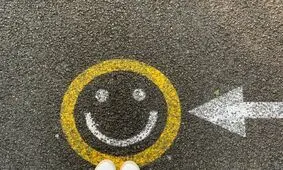 کشف راز خوشبختی ؛ ۳ راه شگفت انگیز برای شاد زندگی کردن 