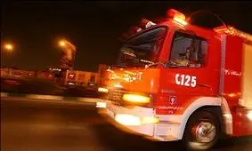 مهار آتش سوزی خودرو پراید با کمک آتش نشانان