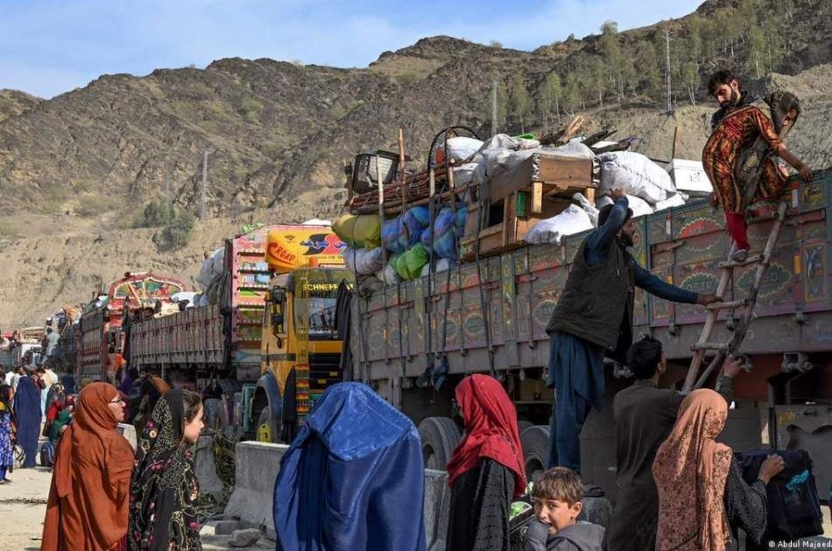 اخراج افغانها باید با احترام انجام شود