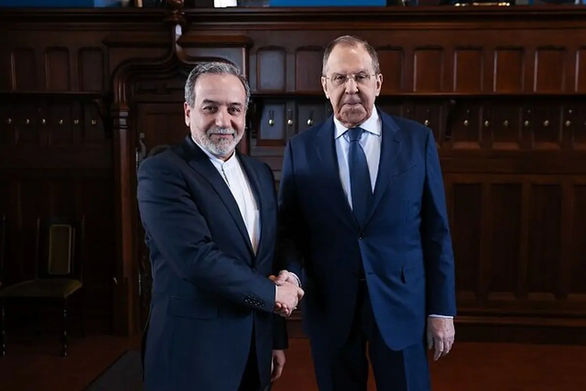 آمادگی وزیر خارجه روسیه برای تسهیل راهکار سیاسی بحران خاورمیانه در تماس با عراقچی

