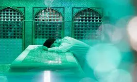 پیکر رهبر شهید انقلاب در مشهد به خاک سپرده می‌شود