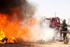 آتش سوزی گسترده در شرکت تولید روغن موتور مبارکه