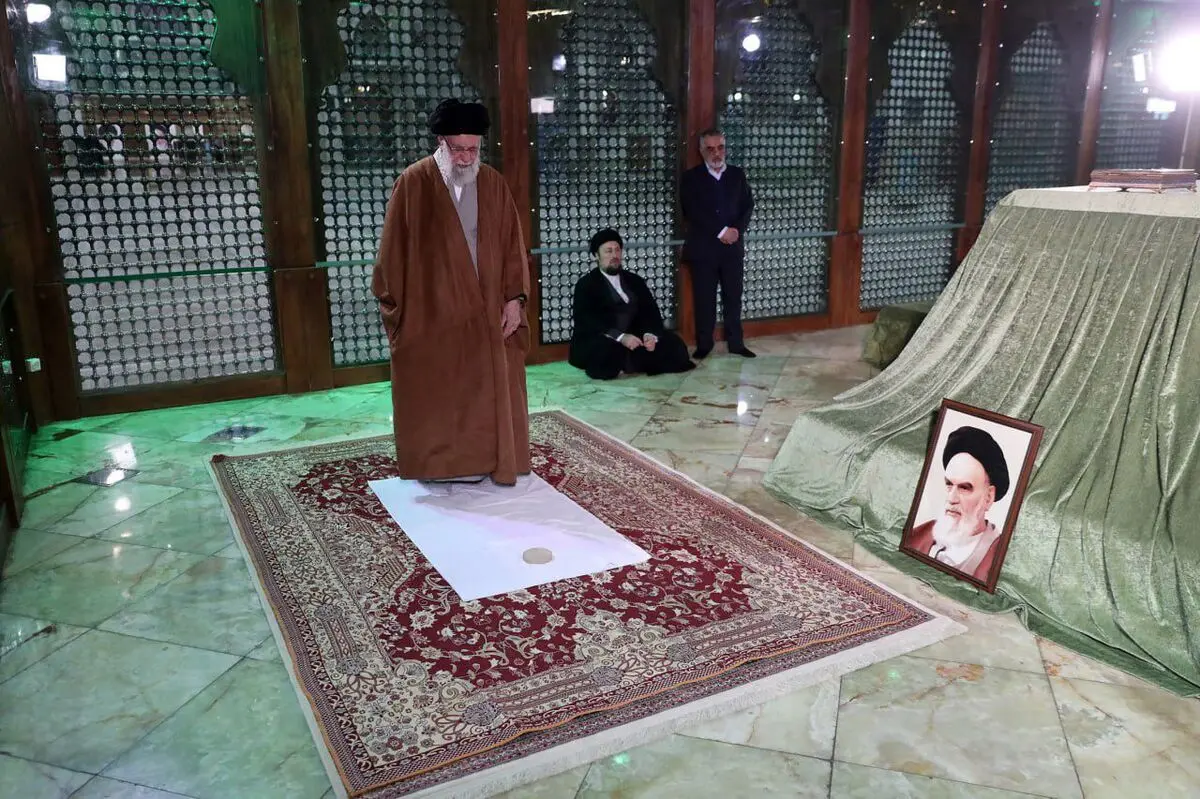 حضور رهبر انقلاب در مرقد مطهر امام راحل و گلزار شهدای بهشت زهرا/ تصاویر

