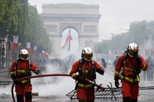 پاریس در آتش؛ انتخابات فرانسه و خطرات آن/ از ظهور ترامپ جدید تا احتمال تکرار انقلاب دهه 60 یا حتی شورش طرفداران هیتلر