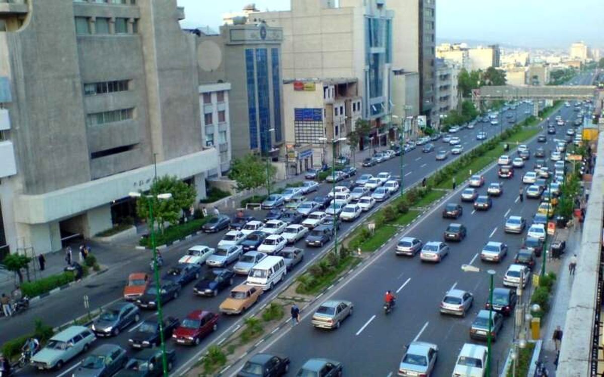 احتمال ریزش سطح آسفالت، خودروهای سنگین وارد خیابان میرداماد نشوند