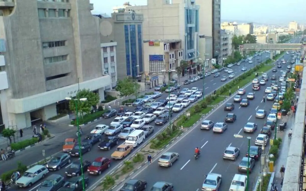 احتمال ریزش سطح آسفالت، خودروهای سنگین وارد خیابان میرداماد نشوند