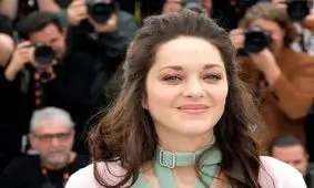 استایل پوشیده‌ بازیگر زن مشهور هالیوودی/ عکس
