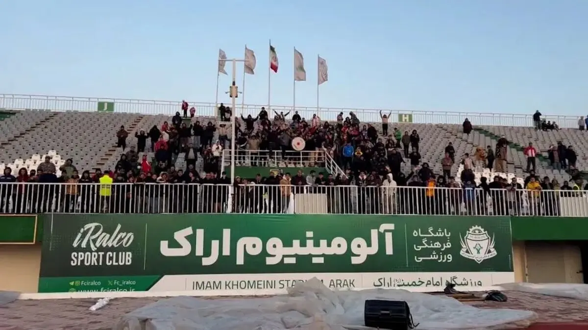 درگیری هواداران استقلال و ملوان در استادیوم اراک/ ویدئو