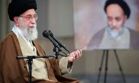 انتشار تصویر کمتر دیده‌شده از حضور آیت‌الله خامنه‌ای بر مزار علامه طباطبائی در دهه ۶۰