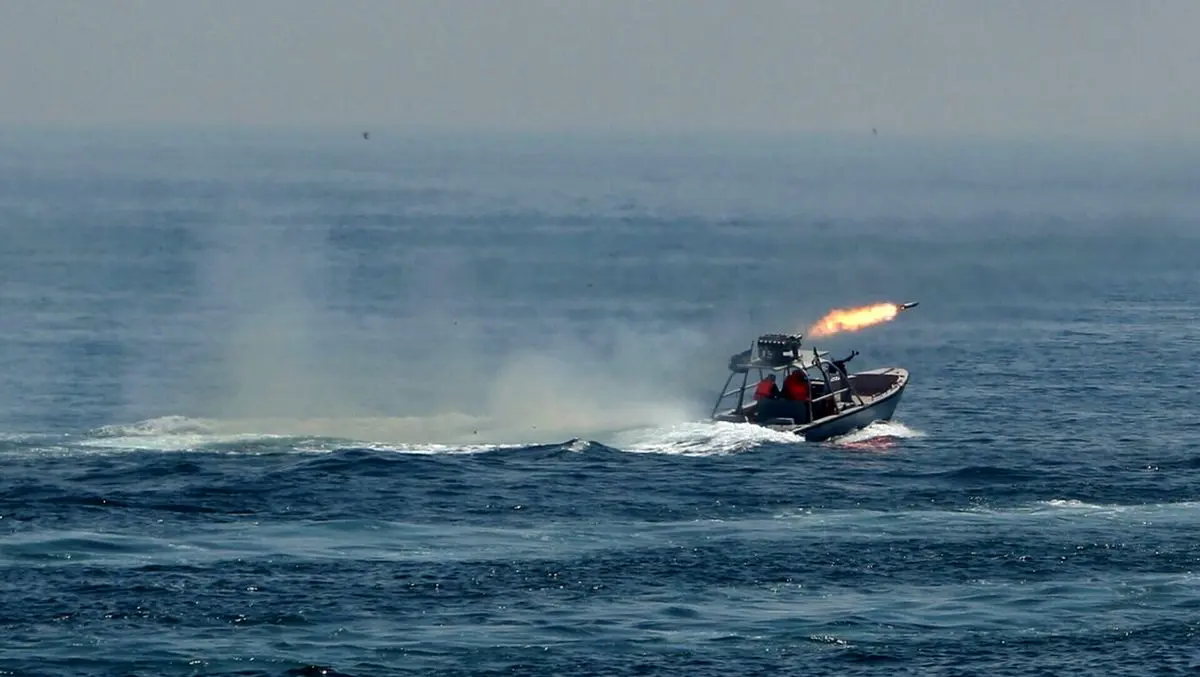 ادعای آسوشیتدپرس: ایران قصد دارد که هفته آینده یک مانور نظامی برگزار کند/ این مانور شامل شلیک در تنگه هرمز خواهد بود