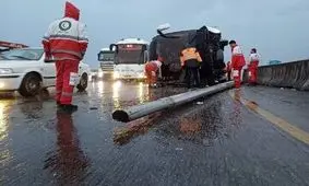 واژگونی اتوبوس حادثه ساز شد