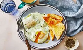 ساده ترین روش پخت نیمرو در مایکروفر