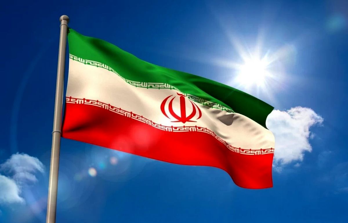 سیر تحول پرچم ایران؛ از نشانهای نظامی تا پرچم رسمی/ ویدئو