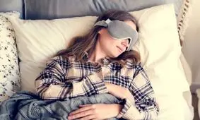 پنج عادت مهم شبانه برای زنان بالای ۵۰ سال