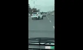 حرکات نمایشی و خطرناک خودروی کوییک در خیابان‌های زاهدان/ ویدئو